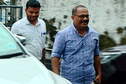 അനധികൃത സ്വത്ത് സമ്പാദനക്കേസില്‍ കെ.എം ഷാജിയുടെ ഭാര്യ ആശ ഇഡി ഓഫീസല്‍ മൊഴി നല്‍കാനെത്തി