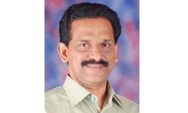 പയ്യന്നൂരില്‍ രക്തസാക്ഷിയുടെ ഭാര്യ സ്ഥാനാര്‍ത്ഥി; നെഞ്ചോട് ചേര്‍ത്ത് അഭിവാദ്യം ചെയ്ത് കെ.കെ. രമ ; ഷൊര്‍ണൂരില്‍ എം.ആര്‍. മുരളിയുടെ സ്ഥാനാര്‍ഥിത്വത്തില്‍ സി.പി.എമ്മില്‍ വീണ്ടും പുകച്ചില്‍
