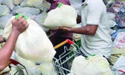 കിറ്റ് നല്‍കിയ സഞ്ചി അഞ്ചുരൂപയ്ക്ക് തിരിച്ചെടുക്കാന്‍ സപൈ്ളകോ ; ക്ഷാമമുണ്ടെന്നു വരുത്താനും കുടുംബശ്രീയെ പൂര്‍ണമായി ഒഴിവാക്കാനും നീക്കം
