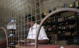 ആപ്പ് തകരാറില്‍; ബിവറേജില്‍ നിന്ന് മദ്യം വാങ്ങാന്‍ തത്കാലം ടോക്കണ്‍ വേണ്ട