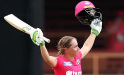 48 പന്തില്‍ സെഞ്ചുറി അടിച്ച് അലീസ ഹീലി: ഭാര്യയ്ക്കായി ഗാലറിയില്‍ നിന്ന് കൈയ്യടിച്ച് സ്റ്റാര്‍ക്ക്!