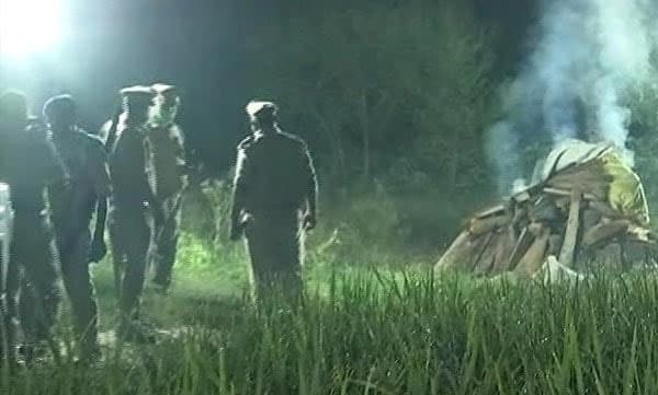 പെണ്‍കുട്ടിയുടെ മൃതദേഹം പോലീസ് ഏറ്റെടുത്ത് സംസ്കരിച്ചപ്പോള്‍