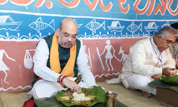 ബംഗാള്‍ സന്ദര്‍ശനത്തിനിടെ ആദിവാസിക്കുടിലില്‍ ഭക്ഷണം; അമിത് ഷായുടേത് നാടകമെന്ന് മമത