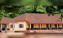 10,+2 ക്ലാസുകളിലെ അധ്യാപകര്‍ അടുത്ത മാസം സ്‌കൂളിലെത്താൻ നിർദേശം 