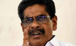 വിമതരെ പദവി നോക്കാതെ പൂട്ടി കെ.പി.സി.സി; ഡിസിസി ജനറല്‍ സെക്രട്ടറി ഉള്‍പ്പെടെ പുറത്ത്