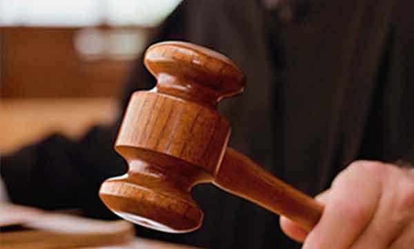 സ്ത്രീയ്ക്ക് താന്‍ ആഗ്രഹിക്കുന്ന ആര്‍ക്കൊപ്പവും എവിടെ വേണമെങ്കിലും താമസിക്കാന്‍ സ്വാതന്ത്ര്യമുണ്ടെന്ന് കോടതി