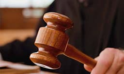 സ്ത്രീയ്ക്ക് താന്‍ ആഗ്രഹിക്കുന്ന ആര്‍ക്കൊപ്പവും എവിടെ വേണമെങ്കിലും താമസിക്കാന്‍ സ്വാതന്ത്ര്യമുണ്ടെന്ന് കോടതി