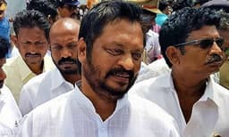 ആന്ധ്രയില്‍ ഉമ്മന്‍ചാണ്ടി എഫക്ട് ; പാര്‍ട്ടി വിട്ട നേതാക്കള്‍ തിരിച്ച് കോണ്‍ഗ്രസിലേക്ക് മടങ്ങുന്നു ; മുന്‍ എംപി ഹര്‍ഷകുമാര്‍ തിരിച്ചെത്തി