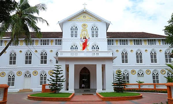 അതിരൂപത ഭൂമി ഇടപാടിലെ നഷ്ടം നികത്തണം: മാര്‍പാപ്പയുടെ നിര്‍ദേശം നടപ്പാക്കാന്‍ സ്ഥിരം സിനഡിന് റിപ്പോര്‍ട്ട് നല്‍കും; അതിരൂപതയുടെ ബാധ്യത തീര്‍ത്താല്‍ പ്രശ്നപരിഹാരത്തിന് വഴിതുറക്കും