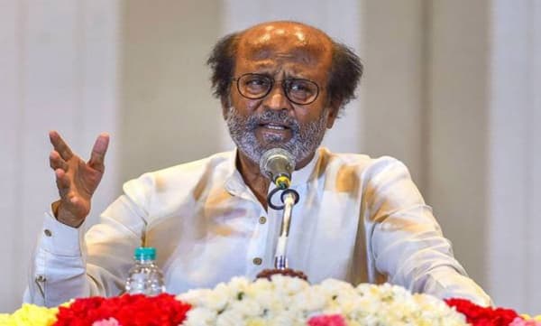  രജനീകാന്തിന്റെ രാഷ്ട്രീയപ്രവേശനം ആവശ്യപ്പെട്ട് ആരാധകർ 