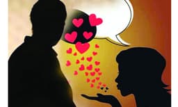 കേരളത്തില്‍ മുഴുവന്‍ വലവിരിച്ച്‌ ഹണിട്രാപ്പ്‌ സംഘങ്ങള്‍; തട്ടുന്നത്‌ ലക്ഷങ്ങള്‍, മാനക്കേടോര്‍ത്ത് പരാതി നല്‍കുന്നവര്‍ വിരളം, ഇരകളില്‍ പ്രഫഷണലുകളും വീട്ടമ്മമാരും