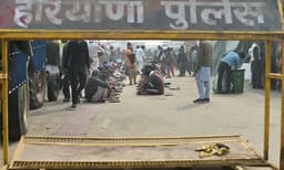 കര്‍ഷകരെ 'തുടരെ' വിളിച്ച് മമതയുടെ പിന്തുണ, കര്‍ഷകരോട് മാപ്പ് പറയണമെന്ന് ഗെലോട്ട്: പ്രതിഷേധക്കാരെ ഉടന്‍ മാറ്റണമെന്ന് സുപ്രീംകോടതിയില്‍ ഹര്‍ജി 