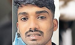 പ്രണയിച്ച് വിവാഹം കഴിച്ച യുവതിയെയും രണ്ടു കുട്ടികളെയും ഉപേക്ഷിച്ച് പ്രവാസിയുടെ ഭാര്യയുമായി ഒളിച്ചോടി 