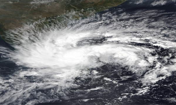 ബുറേവി ചുഴലിക്കാറ്റ്: തമിഴ്‌നാട്ടില്‍ വ്യാപക നാശനഷ്ടം, മരണം 17 ആയി