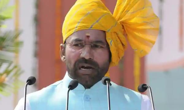 ഓവൈസിയും കെസിആറും ഒന്നിച്ച് ബിരിയാണി കഴിക്കുന്നു; സഖ്യത്തിനെതിരെ കേന്ദ്രമന്ത്രി