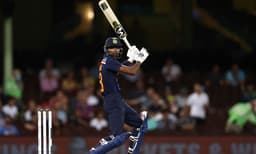 ധവാന്റെ ഫിഫ്റ്റി, കോഹ്‌ലിയുടെയും ഹാര്‍ദികിന്റെയും തകര്‍പ്പനടി: ഇന്ത്യയ്ക്ക് ആറ് വിക്കറ്റ് വിജയം, പരമ്പര