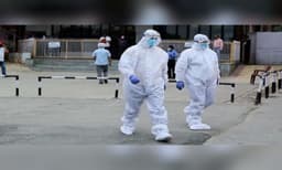 തെരഞ്ഞെടുപ്പ് ; വീടുകളില്‍ കഴിയുന്ന കോവിഡ് രോഗികള്‍ക്ക് സ്വന്തം ചെലവില്‍ പിപിഇ കിറ്റ് ധരിച്ച് വോട്ടിങ്ങിന് എത്താം 