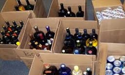 തെരഞ്ഞെടുപ്പിനിടെ വിൽക്കാൻ എത്തിച്ച 200 ലിറ്റർ മദ്യം പിടികൂടി