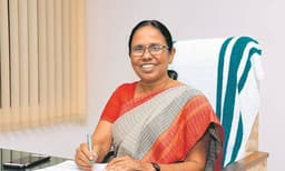 പുതിയ ജനുസ്സില്‍പ്പെട്ട മലമ്പനി തിരിച്ചറിഞ്ഞു; രോഗിയില്‍ നിന്നും പകരാതെ തടയാന്‍ കഴിഞ്ഞെന്ന് മന്ത്രി ശൈലജ