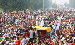 ദില്ലി ചലോ മാര്‍ച്ച്; കര്‍ഷക പ്രക്ഷോഭം പതിനെട്ടാം ദിവസത്തിലേക്ക് ; വളർത്തു മൃഗങ്ങളുമായി തലസ്ഥാനത്തേക്ക്