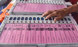 റിട്ടേണിംഗ് ഓഫീസര്‍ എത്താന്‍ വൈകി; തിരുവില്വാമല പഞ്ചായത്തില്‍ വോട്ടെണ്ണല്‍ ആരംഭിച്ചില്ല