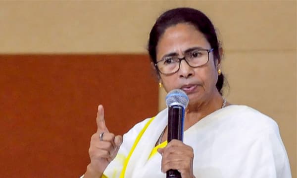 ഐപിഎസ് ഉദ്യോഗസ്ഥര്‍ക്ക് കേന്ദ്ര ഡെപ്യൂട്ടേഷന്‍; കേന്ദ്രം അധികാര ദുര്‍വിനിയോഗം നടത്തുന്നുവെന്ന് മമത 