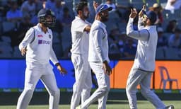 ഓസീസിനെ 191 ന് എറിഞ്ഞൊതുക്കി: ഇന്ത്യയ്ക്ക് 62 റണ്‍സ് ലീഡ്, പൃഥ്വി ഷാ പുറത്ത് 