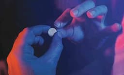 വാഗമണ്‍ റിസോര്‍ട്ടില്‍ ലഹരിനിശ; ഹെറോയിന്‍, കഞ്ചാവ്, എല്‍.എസ്.ഡി. ഉള്‍പ്പെടെ നര്‍ക്കോട്ടിക്‌സ് വിഭാഗം പിടിച്ചു ; 60 പേര്‍ പിടിയില്‍,  25 സ്ത്രീകളും മലയാളത്തിലെ ഒരു സംവിധായകനും 