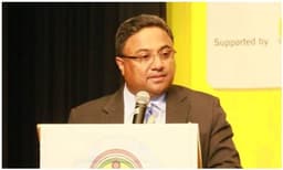 ഇ​ന്ത്യ​ക്കാ​രു​ടെ വി​ഷ​യ​ത്തി​ൽ കു​വൈ​ത്ത്​ അ​ധി​കൃ​ത​രു​മാ​യി ബ​ന്ധ​പ്പെ​ടും: അം​ബാ​സ​ഡ​ർ