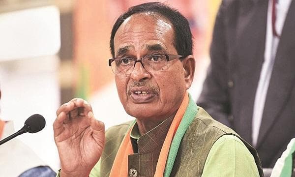 ‘ഇപ്പോള്‍ അപകടകാരിയായ മൂഡിലാണ് ഞാന്‍ ; സംസ്ഥാനം വിട്ടു പോയില്ലേല്‍ മാഫിയകളെ കൊന്നു കുഴിച്ചുമൂടും’ ; മദ്ധ്യപ്രദേശ് മുഖ്യമന്ത്രി