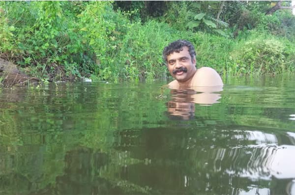 ഒറ്റച്ചാട്ടത്തില്‍ ആളെ കണ്ടെത്തി; ശരവേഗത്തില്‍ കരയിലെത്തിച്ചു, പക്ഷേ.. ;മലങ്കര ജലാശയത്തില്‍ അകപ്പെട്ട നിരവധി പേരെ മുങ്ങിയെടുത്ത് കരയ്‌ക്കെത്തിച്ച‌ ഷിനാജിന്റെ ഉള്ളുലച്ച അനിലിന്റെ മരണം