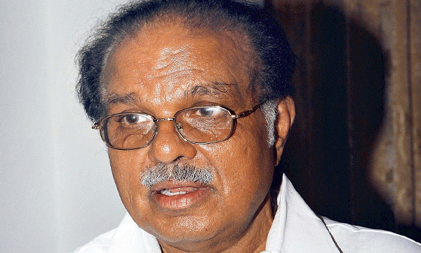 ഭരണഘടന പദവിയിലിരിക്കുന്ന ഒരാളെ ചോദ്യം വിളിപ്പിച്ചത് തെറ്റ്, സ്പീക്കര്‍ രാജിവെക്കേണ്ടതില്ല; പിജെ കുര്യന്‍