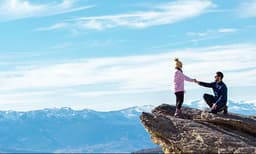 വിവാഹാഭ്യര്‍ത്ഥനയ്ക്ക് 'യെസ്' പറഞ്ഞു: പിന്നാലെ കാല്‍വഴുതി യുവതി  650 അടി താഴ്ചയിലേയ്ക്ക് വീണു