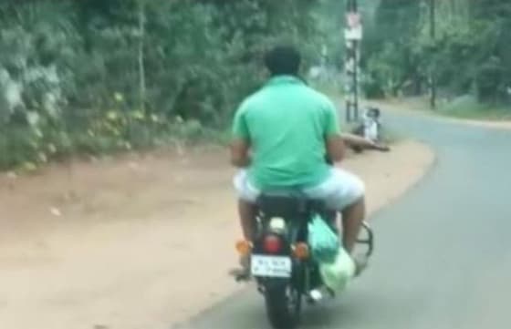 അഞ്ചു വയസ്സുകാരനെകൊണ്ട് വണ്ടി ഓടിപ്പിച്ച അച്ഛന്റെ ലൈസൻസ് റദ്ദാക്കി 