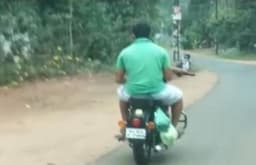 അഞ്ചു വയസ്സുകാരനെകൊണ്ട് വണ്ടി ഓടിപ്പിച്ച അച്ഛന്റെ ലൈസൻസ് റദ്ദാക്കി 