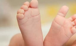 ജനിച്ചയുടന്‍ കുഞ്ഞിനെ ഇയര്‍ഫോണ്‍ കഴുത്തില്‍ മുറുക്കി കൊന്നു; യുവതി ഗർഭിണിയാണെന്ന് അറിഞ്ഞിരുന്നില്ലെന്ന് കുടുംബം