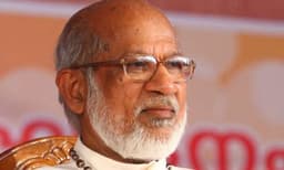 വ്യാജപ്പട്ടയമുണ്ടാക്കി ഭൂമി വില്പന നടത്തിയ കർദിനാൾ ആലഞ്ചേരി രാജിവയ്ക്കണമെന്ന് സഭാ സുതാര്യസമിതി