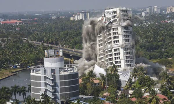 സ്‌ഫോടനം, പ്രകമ്പനം, നിമിഷാര്‍ധം പൊടിക്കൂമ്പാരം... മരടിലെ അഞ്ച്‌ വമ്പന്‍ ഫ്‌ളാറ്റ്‌ സമുച്ചയങ്ങള്‍ വീണിട്ട്‌ ഇന്ന്‌ ഒരുവര്‍ഷം; പലര്‍ക്കും അര്‍ഹമായ നഷ്‌ടപരിഹാരം കിട്ടിയില്ല, ജപ്‌തിഭീഷണിയും