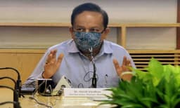 കോവിഡ് വാക്‌സിന്‍ ; വ്യാജ പ്രചാരണങ്ങള്‍ക്ക് മറുപടിയുമായി ആരോഗ്യമന്ത്രി