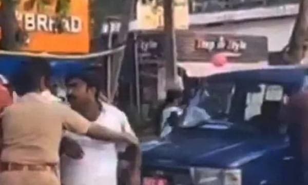 ഗണേഷ് കുമാര്‍ എംഎല്‍എയുടെ വാഹനത്തിന് നേരെ യൂത്ത് കോണ്‍ഗ്രസ് പ്രവര്‍ത്തകരുടെ കല്ലേറ്
