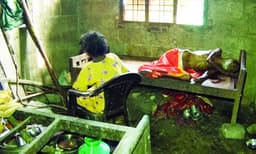 കണ്ണു തുറപ്പിക്കുമോ, ഈ കാഴ്ചകള്‍...? ക്രൂരത വൃദ്ധമാതാപിതാക്കളോട്! ആഴ്ചകളോളം പൂട്ടിയിട്ടു, വൃദ്ധന്‍ പട്ടിണികിടന്നു മരിച്ചു 