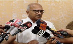 സോളാർ പീഡന പരാതിക്കൊപ്പം സാമ്പത്തിക തട്ടിപ്പും സിബിഐ അന്വേഷിക്കണമെന്ന് ശ്രീധരൻ നായർ