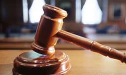 സുപ്രീംകോടതി ഇടപെടല്‍ ; വസ്ത്രം മാറ്റാതെയുള്ള സ്പര്‍ശനം ലൈംഗികാതിക്രമം അല്ലെന്ന വിധിയ്ക്ക് സ്റ്റേ 