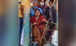 കോവിഡ് ഭേദമാകുന്നു, ഇനി ഹോം ക്വാറന്റൈന്‍: ശശികല നാളെ ആശുപത്രി വിടും