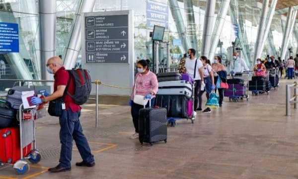 യുകെയിൽനിന്ന് ഡല്‍ഹിയിലെത്തുന്നവർക്ക് ഇനി നിർബന്ധിത ക്വാറന്റീൻ ഇല്ല