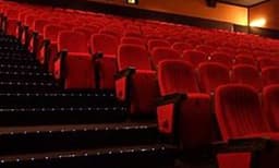 തിയേറ്ററുകളില്‍ മുഴുവന്‍ സീറ്റിലും കാണികളെ പ്രവേശിപ്പിക്കാം; ഉത്തരവിറക്കി കേന്ദ്രം 