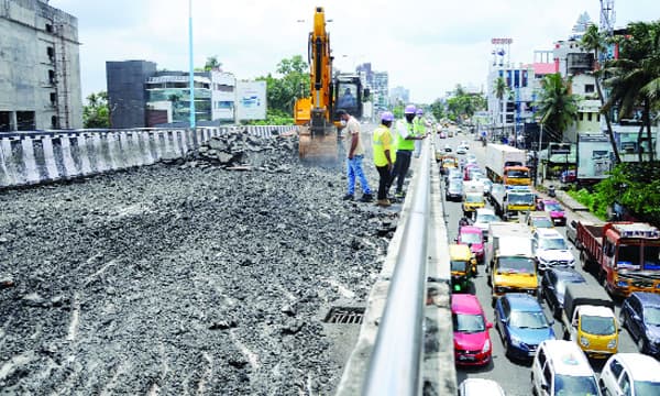 പാലാരിവട്ടം പാലം: 24 കോടി ആവശ്യപ്പെട്ട് കരാറുകാര്‍ക്കു നോട്ടീസ് ; പുതുക്കിപ്പണിതതിന് 22 കോടി, നടപടിക്രമങ്ങള്‍ക്ക് 1 കോടി