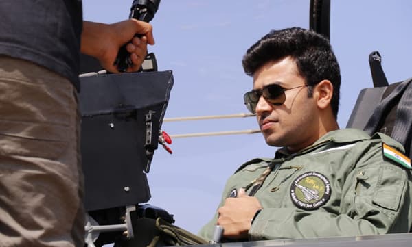 'രാജ്യത്തിന് ബെംഗളൂരുവിന്റെ സമ്മാനം'; തേജസ് യുദ്ധവിമാനത്തില്‍ പറന്ന് തേജസ്വി സൂര്യ