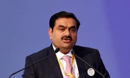 മുംബൈ വിമാനത്താവളത്തിന്റെ 74 ശതമാനം ഓഹരി വിഹിതം അദാനിക്ക്; റെഗുലേറ്ററി ഫയലിംഗ് ഇടപാട് വിവരങ്ങള്‍ വ്യക്തമാക്കി കമ്പനി