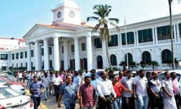 കോവിഡ് വ്യാപിക്കുന്നു... സെക്രട്ടേറിയറ്റില്‍ കർശന നിയന്ത്രണം; ജീവനക്കാർക്ക് ‘വര്‍ക്ക് ഫ്രം ഹോം’ 